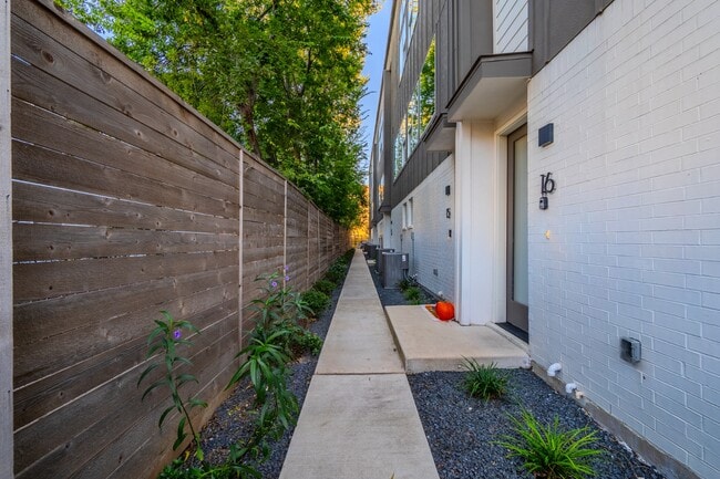 Photo - Stunning Modern Townhomes Newer Constructi... Unit 9