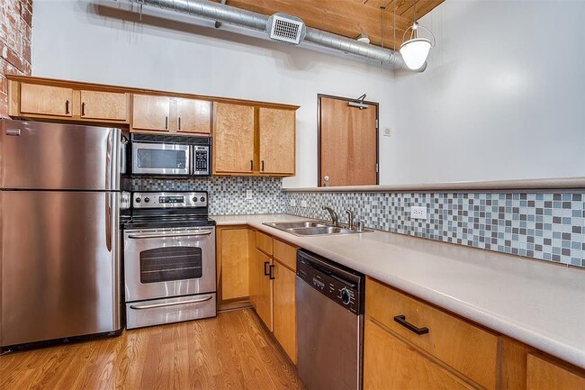 Building Photo - 509 Elm St Unit 402-1 Rental
