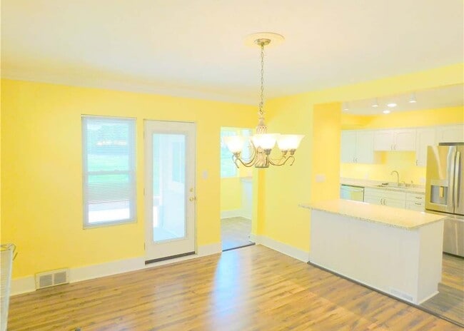 Photo - 671 Shady Dr E