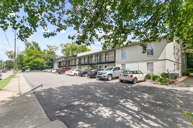 Front of Building - Street Facing - Glen Iris Place Apartments