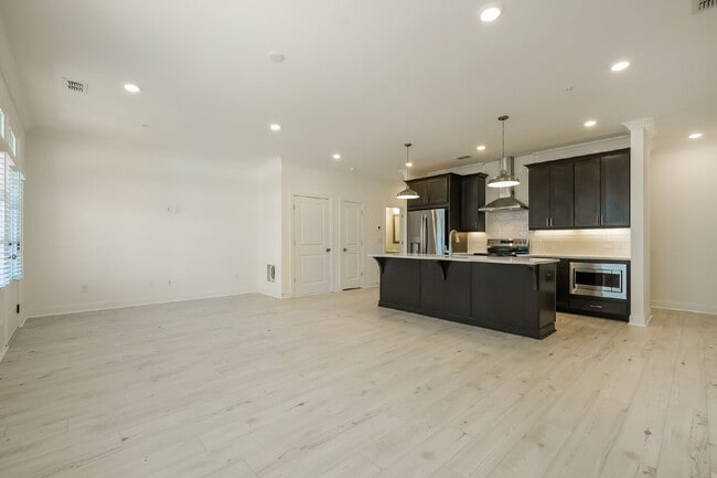 Photo - 514 Alice Wy Unidad Market Square at Sawnee Village