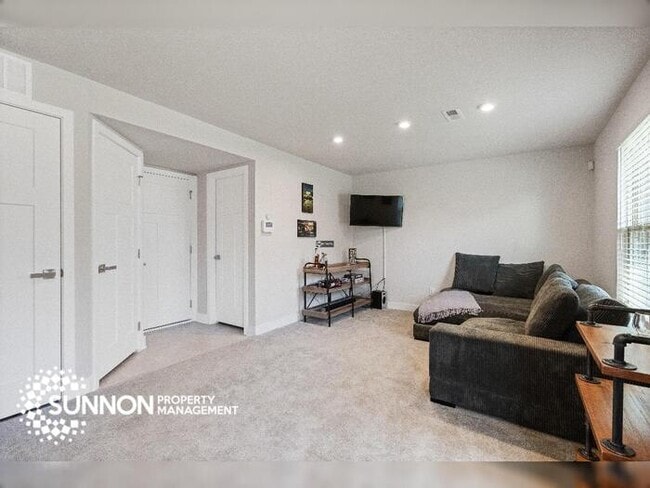 Photo - Beautiful Oakhurst 3BR Townhome