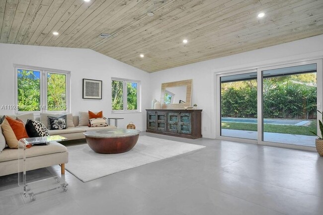 Photo - 117 NE 20th St