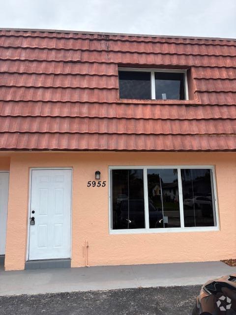 Building Photo - 5955 NW 20th St Rental
