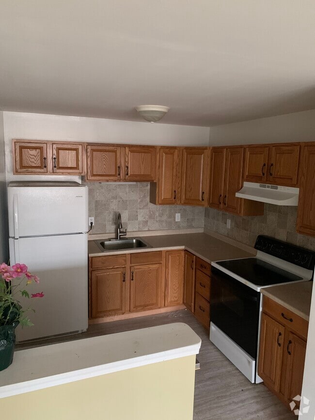 Building Photo - 40 Donna Dr Unit B1 Rental