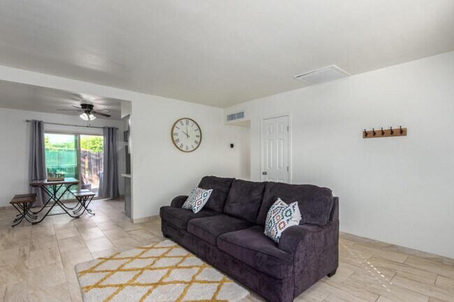 Photo - 1629 E 13th St