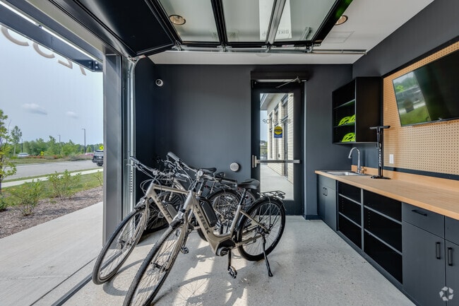 Bike Shop - Perfect for Trailbikers! | Velo Village | Apartment in Franklin WI