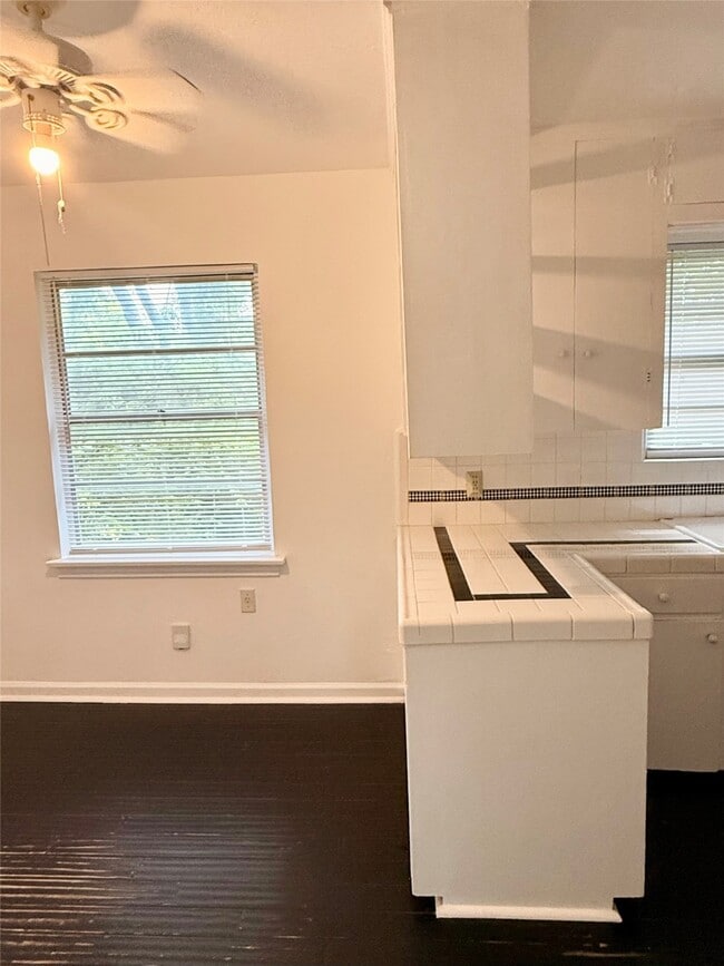 Building Photo - 7018 Alder Dr Unit 3