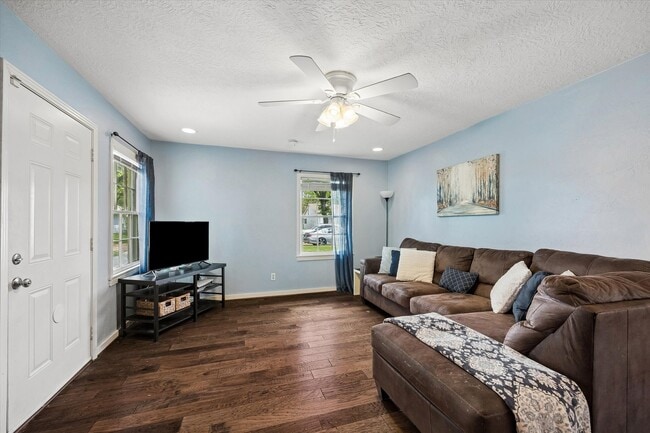 Photo - 1517 Wayside Dr