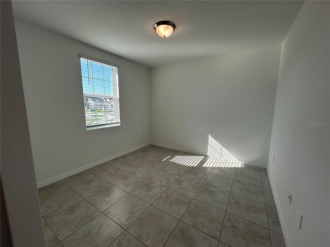 Photo - 800 Griffon Ave