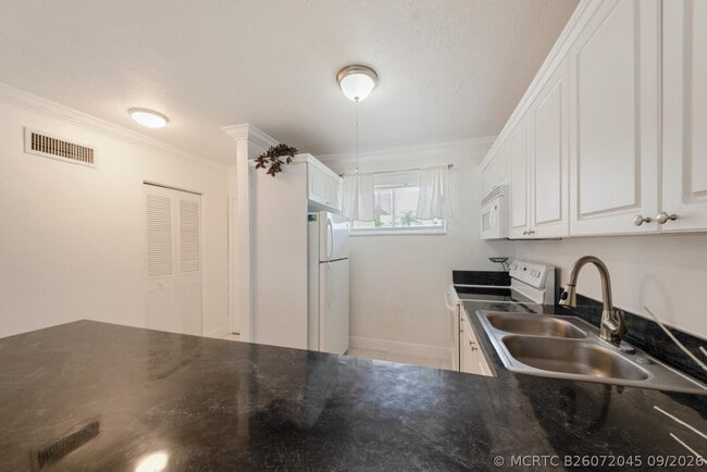 Photo - 2581 Garden Dr N Unit 206