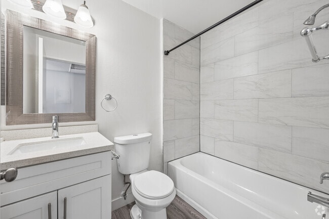 2BR, 2BA - 800SF - Second Bathroom