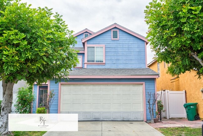 Building Photo - Freshly painted and featuring brand new 2nd-floor flooring 3 Bedrooms, 2.5 Bathroom in Baldwin Park