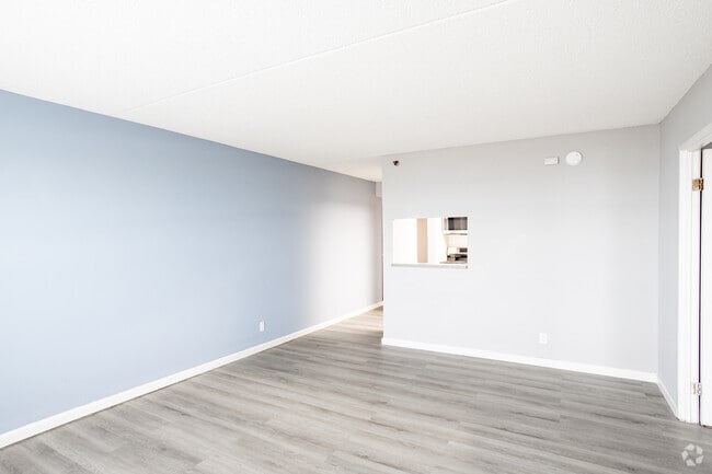 2BR, 2BA - 800SF - Living Room