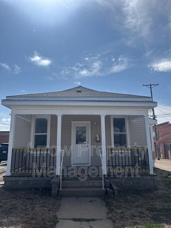 Building Photo - 715 Ella St