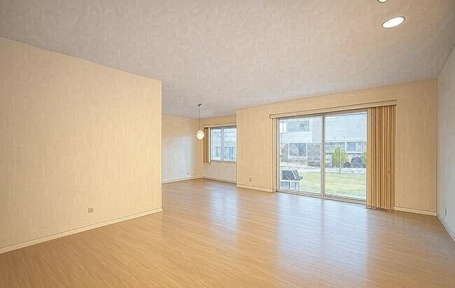 Photo - 693 Mallard Ln Townhome
