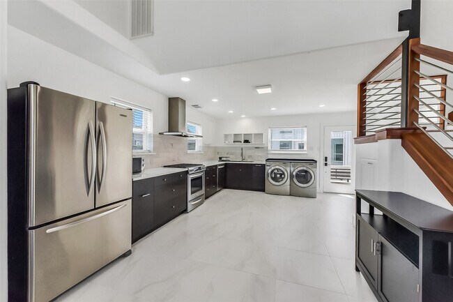 Photo - 1813 Crockett St