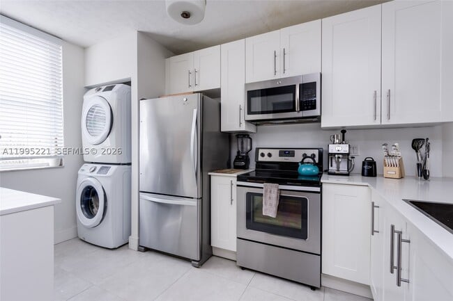 Building Photo - 1651 NE 115th St Unit 28C