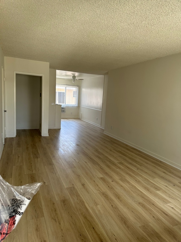 Photo - 7540 Canby Ave Apartamento Unidad 5