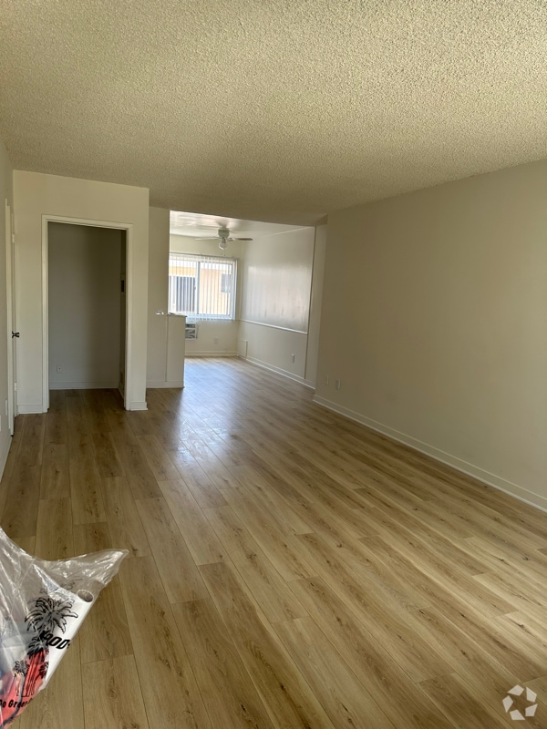 Building Photo - 7540 Canby Ave Rental
