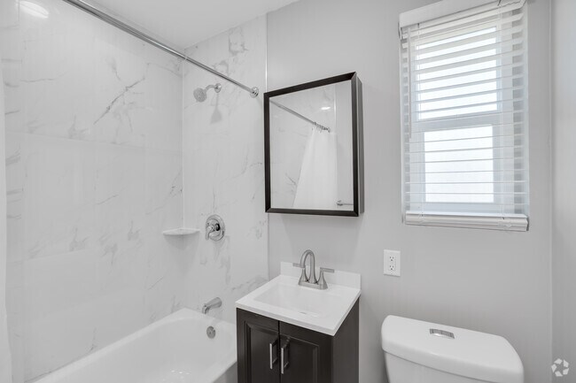 2BR, 1BA - 847SF - Bathroom