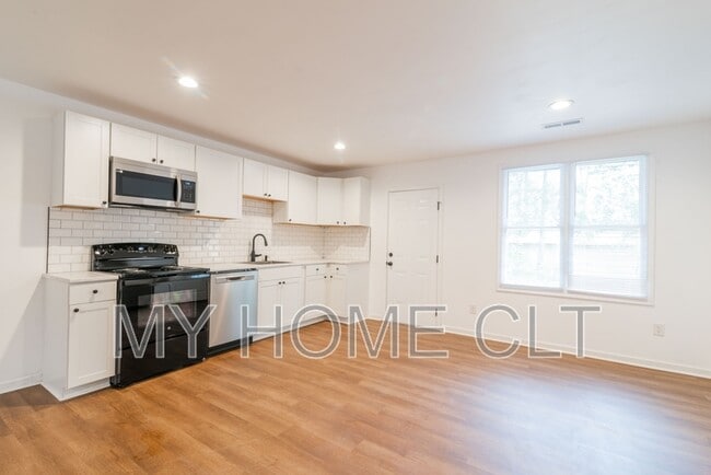 Photo - 215 Johndy Ave