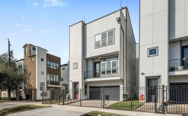 Photo - 6106 Clarkson Ln