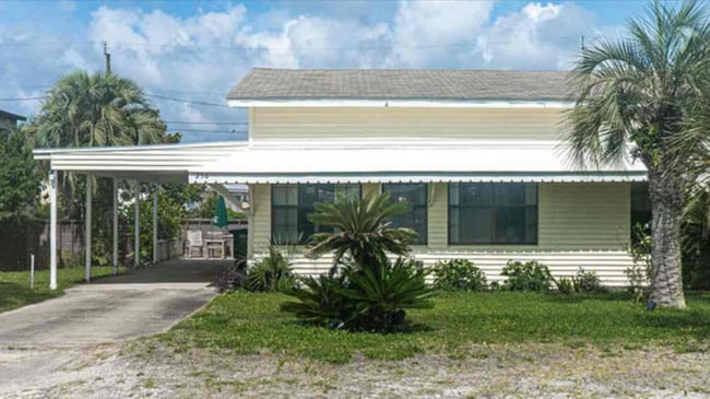 Photo - 256 Belaire Dr