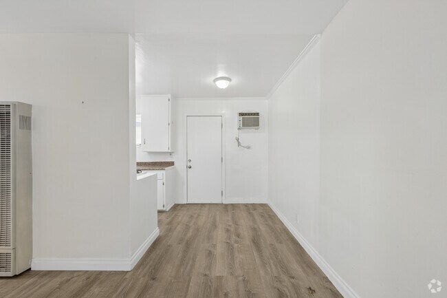 Studio - 410SF - Dining Room