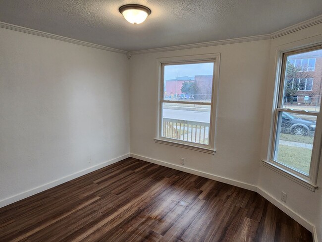 Photo - 2320 Howe St Unit Lower