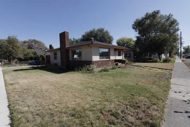 Building Photo - Charming 2 Bed / 1 Bath Home in Redmond!