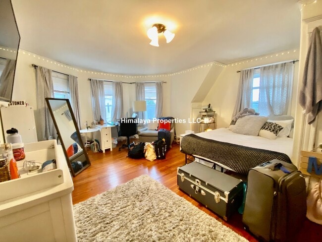 37 Winthrop St Unit 2