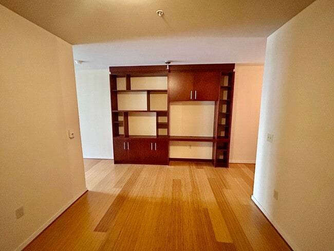 Photo - Fantastic Studio Apartment with 2 parking spaces included! AVAILABLE NOW!