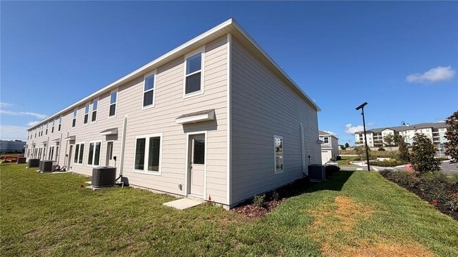Photo - 807 Lynx St