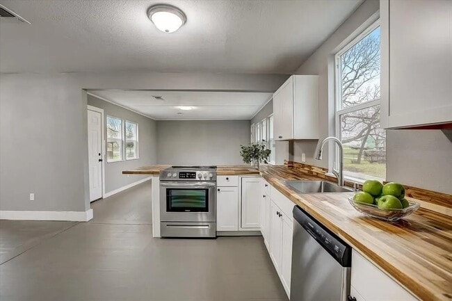 Photo - 720 E Guadalupe St