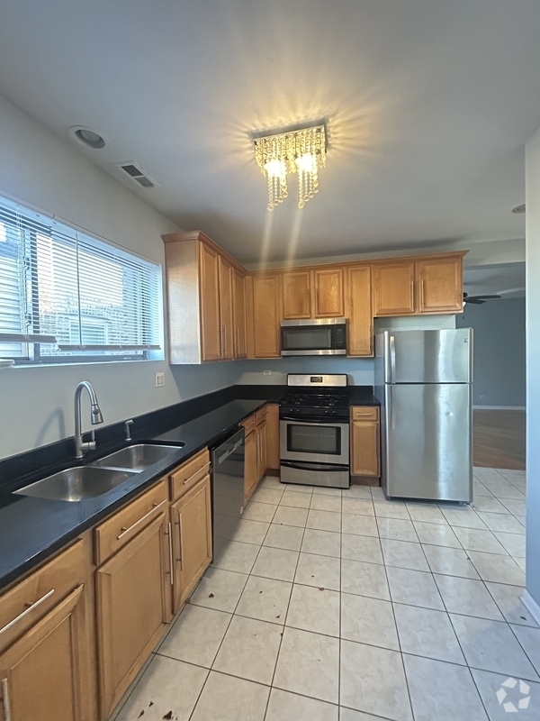 Building Photo - 7646 S Phillips Ave Rental