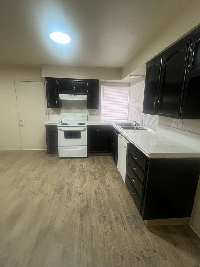 Photo - 1040 E Donna Dr