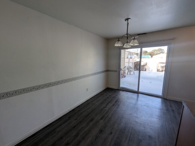 Photo - 136 Colonial Square Pl