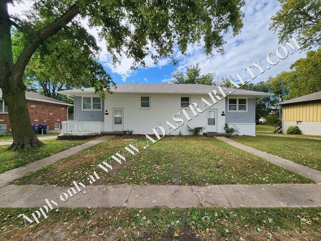 Photo - Nice Updated 2 Bed 1.5 Bath Duplex in Basehor-Available in MAY!!