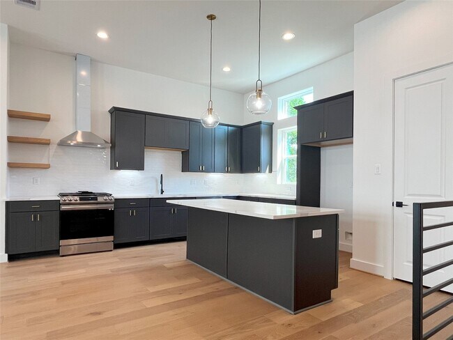 Photo - 326 Eastwood St