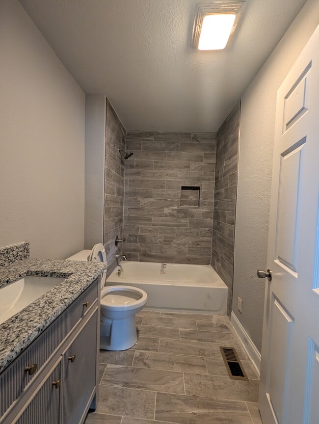 Photo - 328 W 10th St