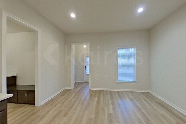 Photo - 14010 Rosewell St