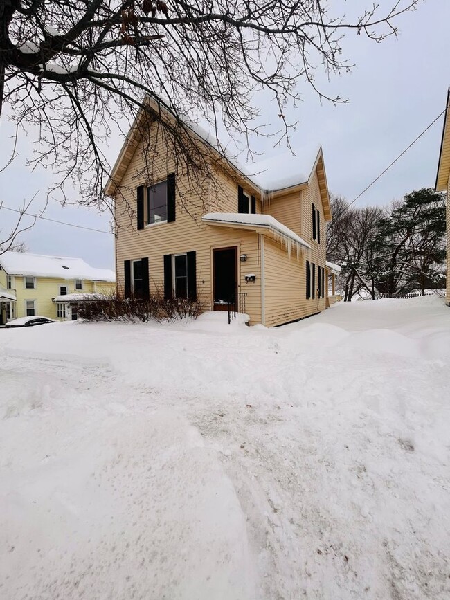 Building Photo - Village of West Carthage 3-4 Bedroom / 1.5 Bath Home