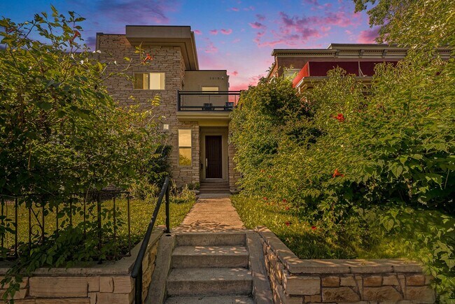 3315 W Hayward Pl