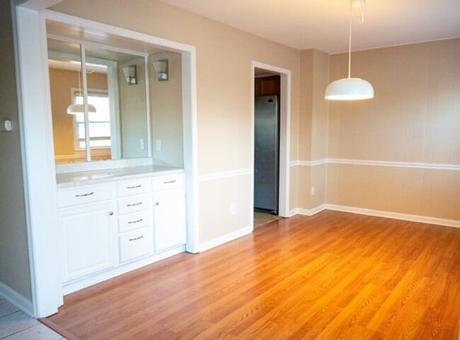 Photo - Large 3 Bedroom 2.5 Bath Townhome in Prime Location