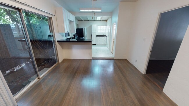 Photo - West Hollywood Oasis! *FREE RENT* Unit 8957