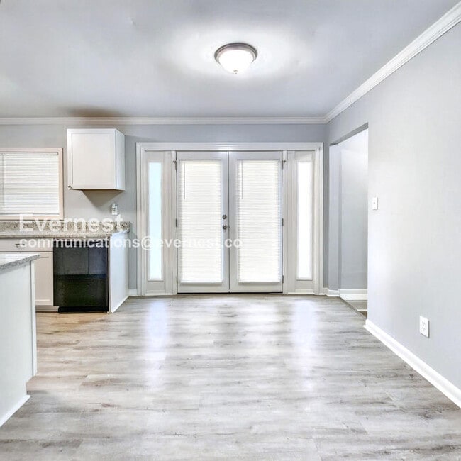 Photo - 1079 Shieldcrest Way