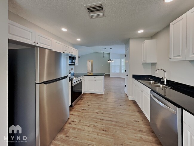 Photo - 2069 Banbury Ln