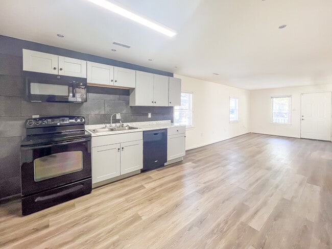 Photo - 404 N 10th Ave