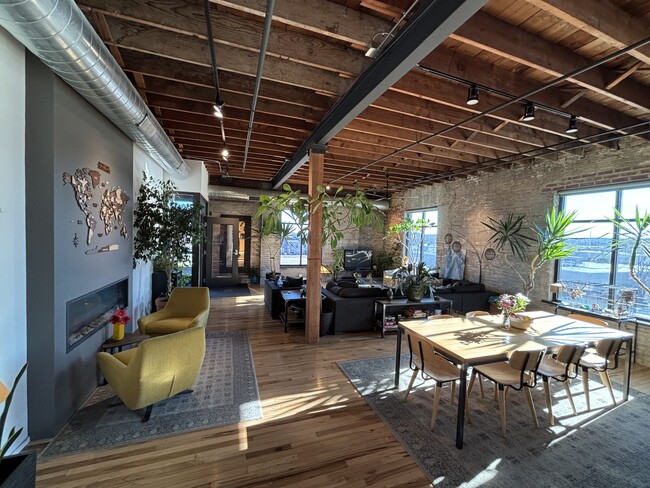 Área de estar - 319 SW 5th St Unidad Suite 300